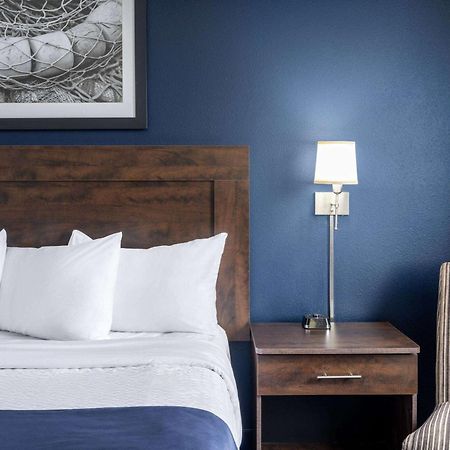 Travelodge Suites By Wyndham Сент-Джон Экстерьер фото