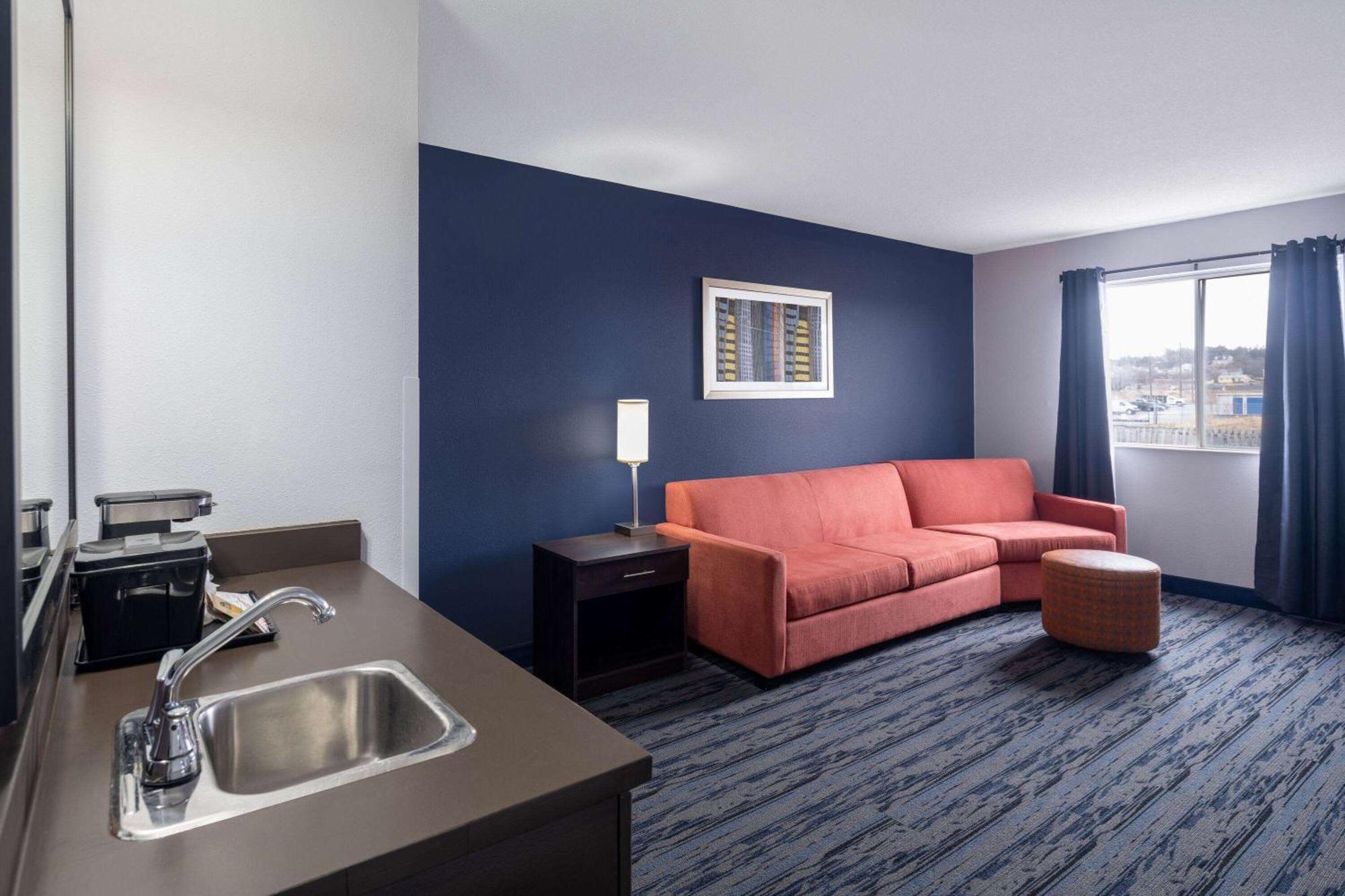 Travelodge Suites By Wyndham Сент-Джон Экстерьер фото