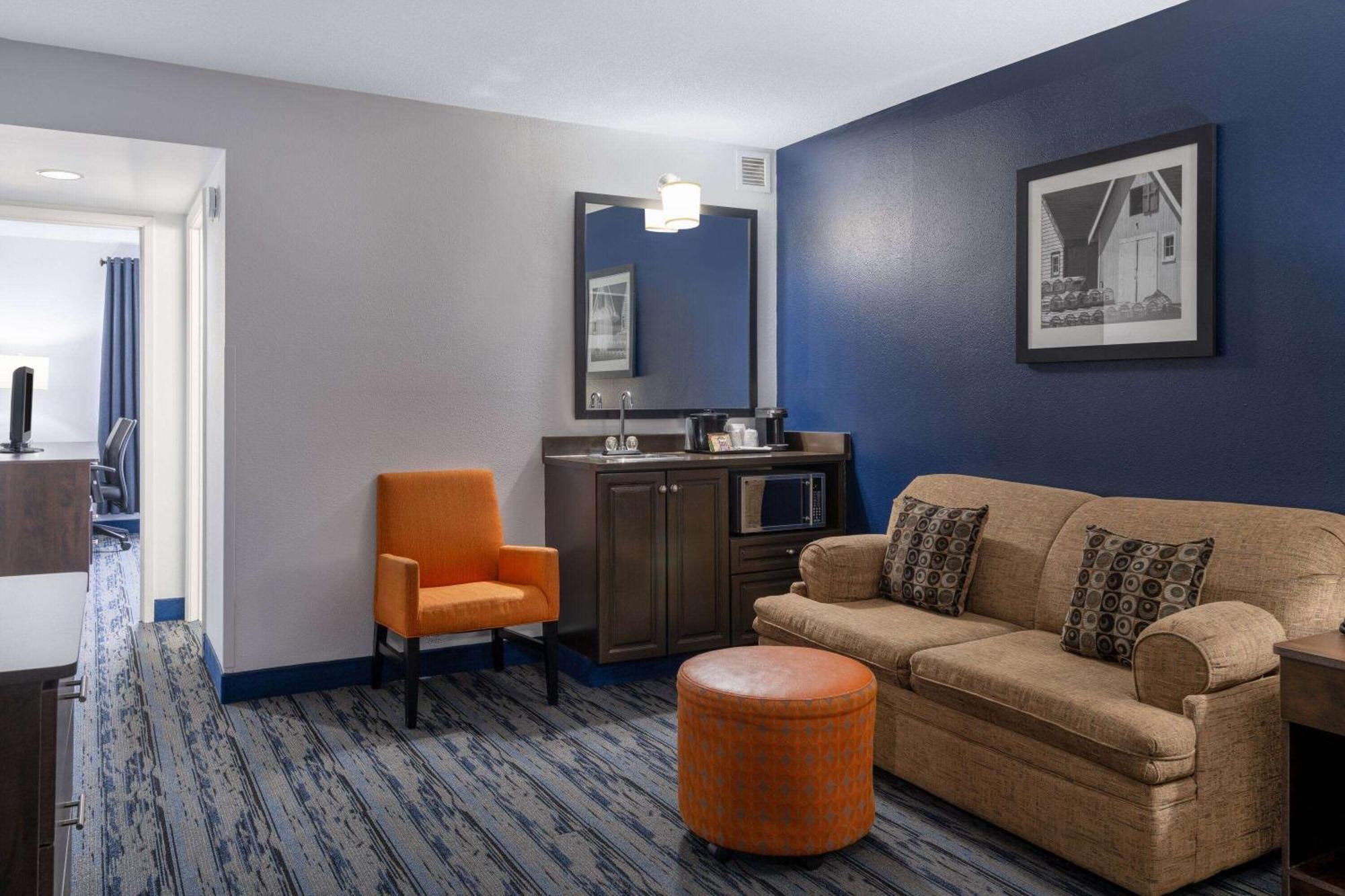 Travelodge Suites By Wyndham Сент-Джон Экстерьер фото