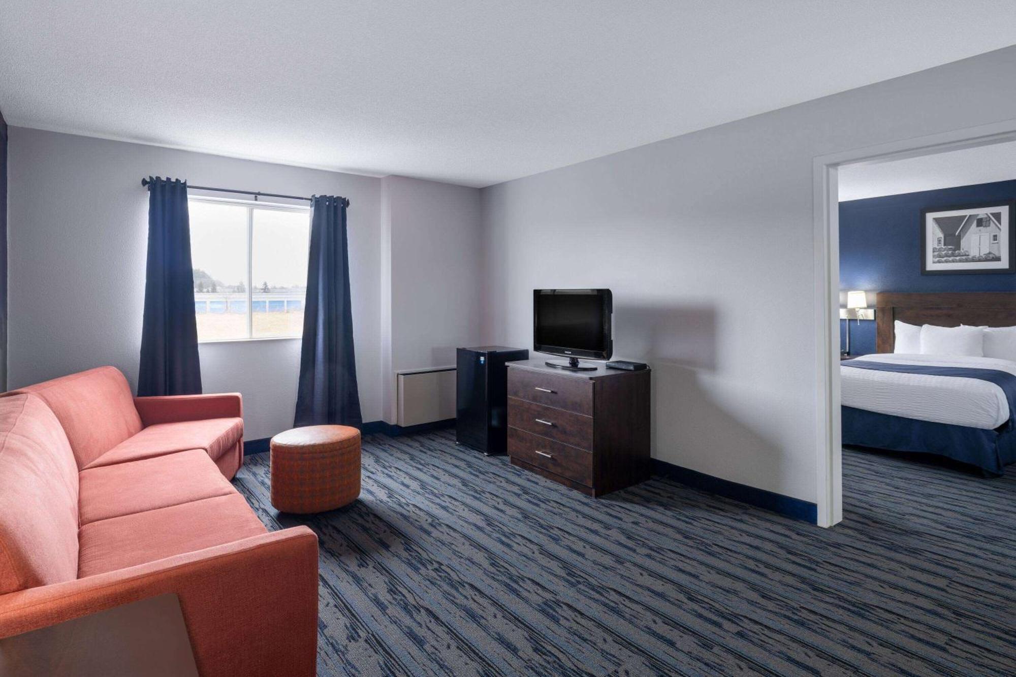 Travelodge Suites By Wyndham Сент-Джон Экстерьер фото